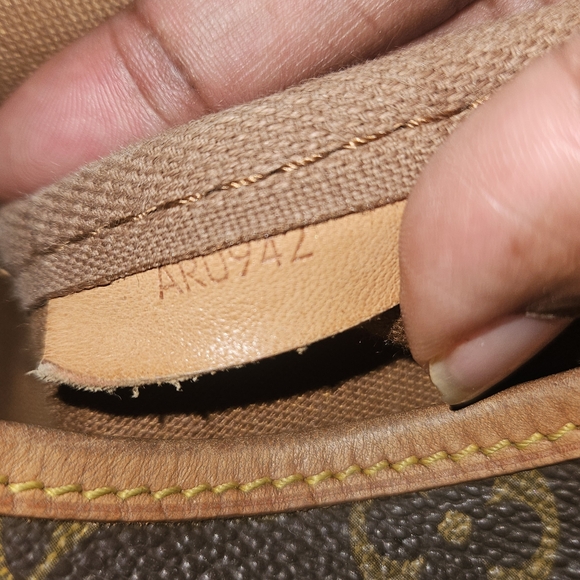 🛑SOLD SOLD SOLD 🛑Louis Vuitton LV Crossbody bag Saumur 35 Brown Monogram - Picture 10 of 16